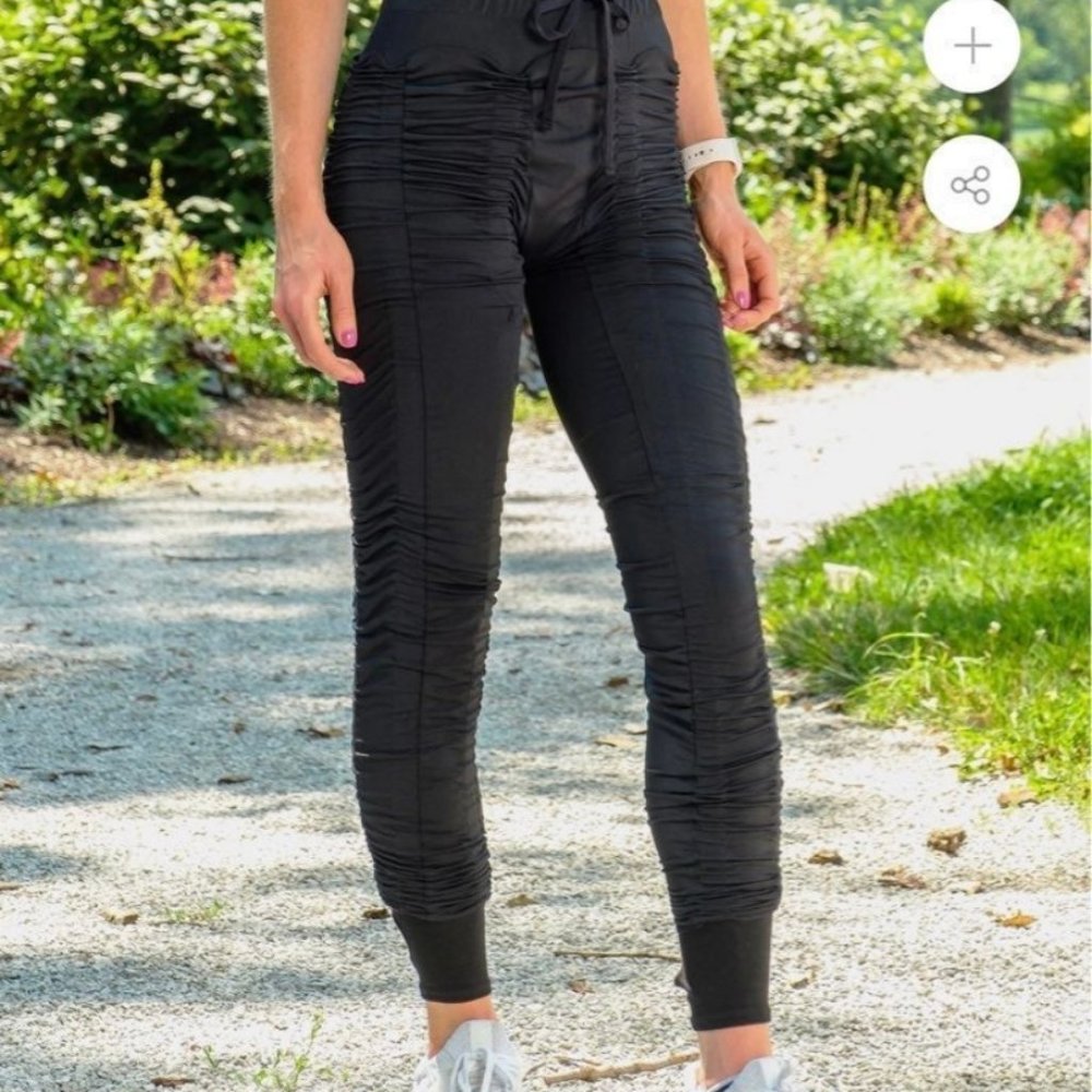 AGOGIE Women's +20 Resistance Pants EUC Black